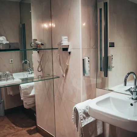 Hotell Goldener Engl 4*