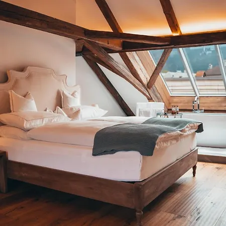 Hotell Goldener Engl 4*