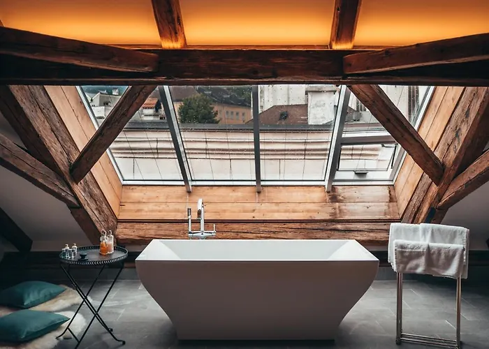 Goldener Engl Халль в Триоле