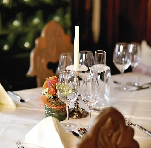 Goldener Engl Халль в Триоле