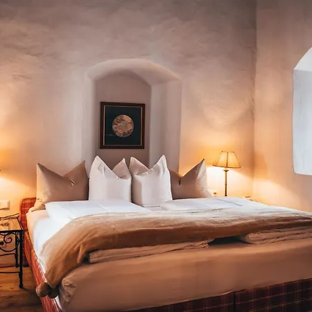 Goldener Engl Hotel Hall in Tirol