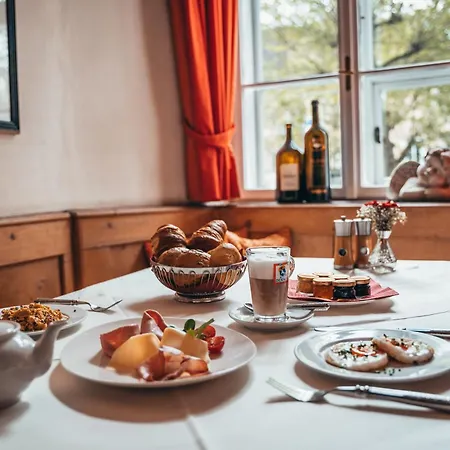 Hotel Goldener Engl 4*